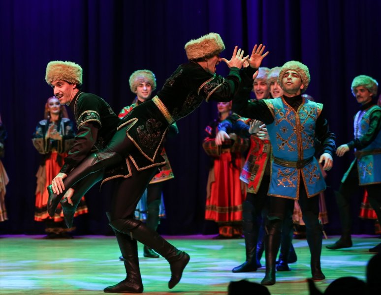 Lezginka Bursalıları coşturdu