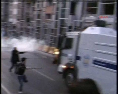 BDP'liler Taksim'i savaş alanına çevirdi