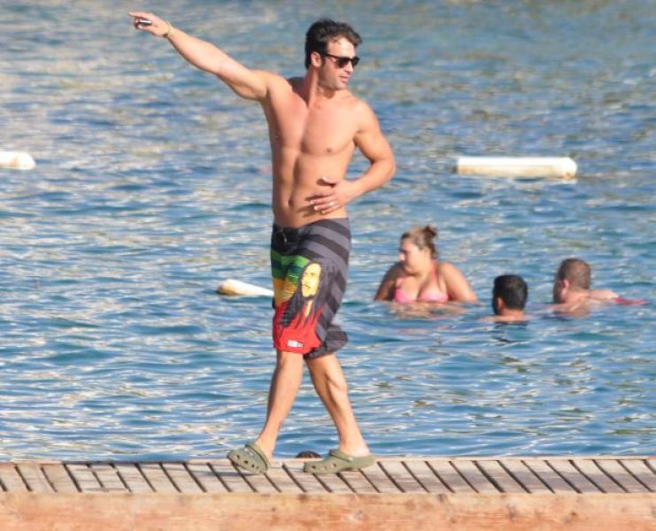 Ünlü çiftin romantik anları objektiflere takıldı 