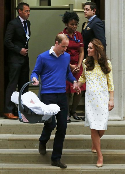 İngiliz Kraliyeti'nin ikinci bebeğinden ilk görüntüler