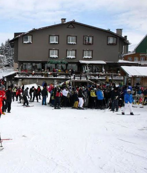 Uludağ'da pistler acemi kayakçılarla doldu