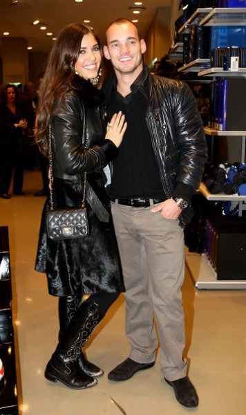 Sneijder oğlunun adını dövme yaptırdı