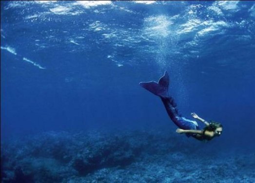 Hannah kendini deniz kızı sanıyor