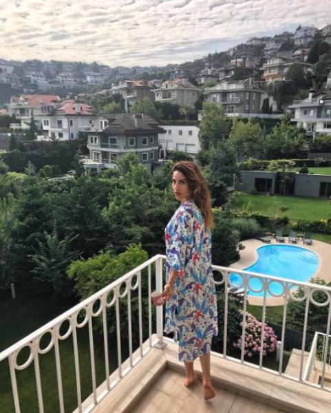 Fit anne Irmak Ünal çocuklarıyla tatilde 