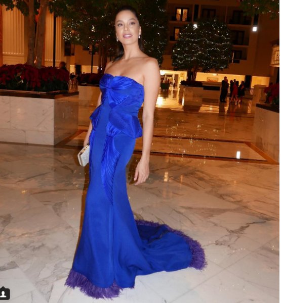 Azra Akın'dan mütevazı düğün 