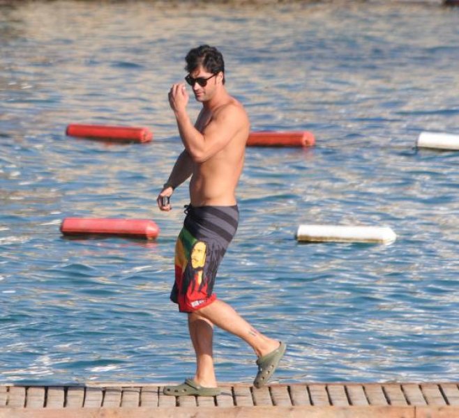 Ünlü çiftin romantik anları objektiflere takıldı 