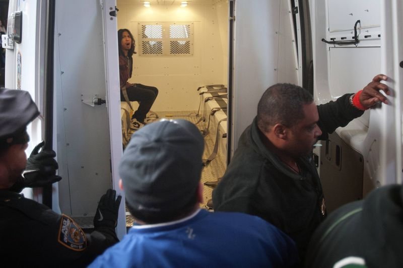 ABD'de siyahi genci öldüren polis yargılanmayacak