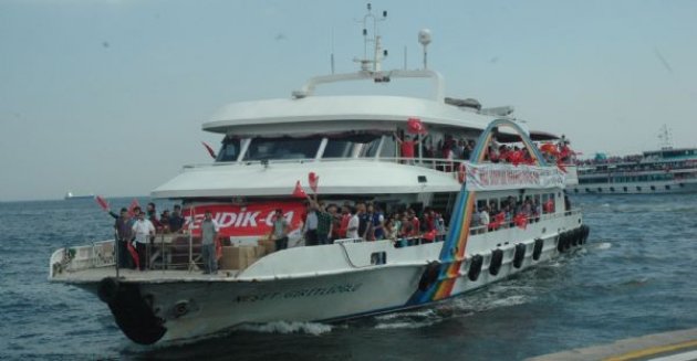 AK Partililer ile eylemcilerin slogan yarışı 