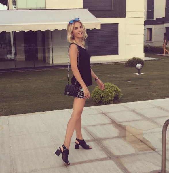 Ece Erken villasını satışa çıkardı