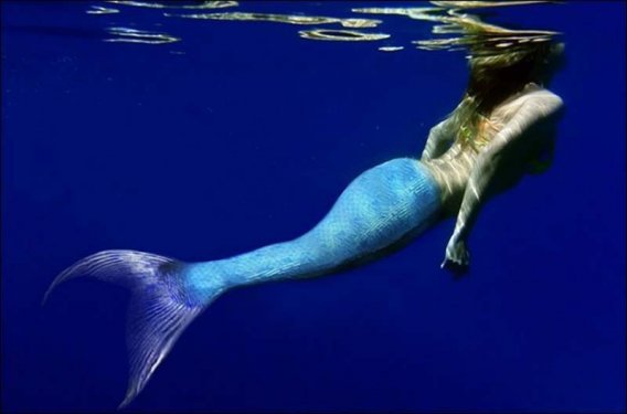 Hannah kendini deniz kızı sanıyor