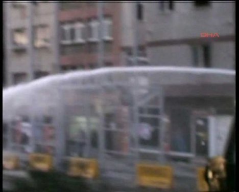 BDP'liler Taksim'i savaş alanına çevirdi