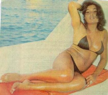 Bülent Ersoy ve Zeki Müren dudak dudağa