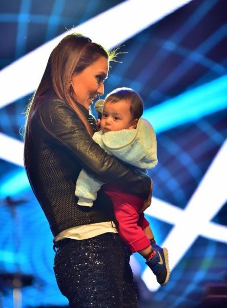 Demet Akalın zirveyi bırakmıyor 