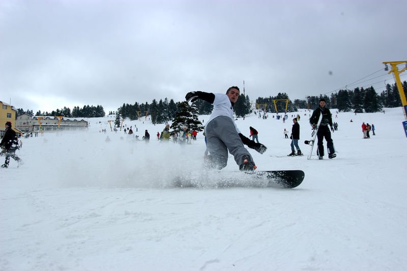 Uludağ'da pistler acemi kayakçılarla doldu