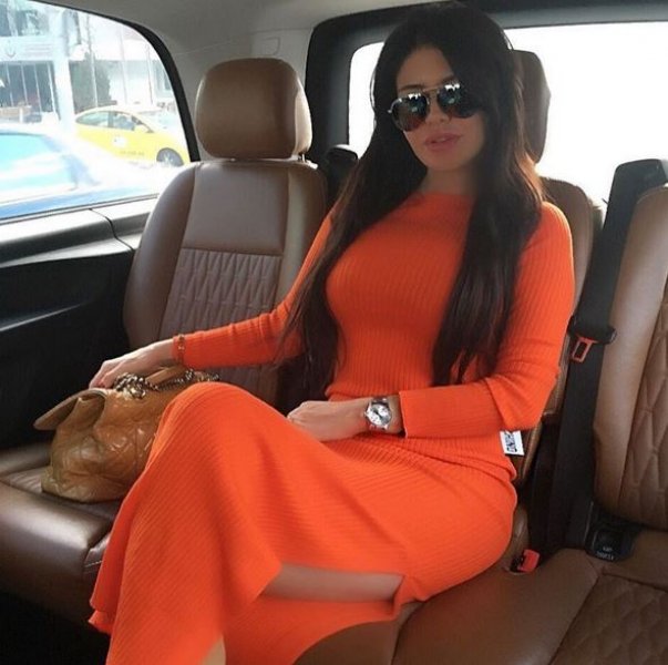 Ebru Polat kapak kızı oldu 