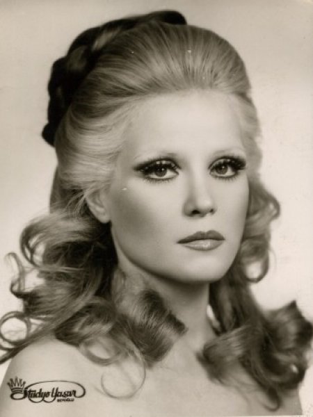 Genç yaşta evlenen ünlüler