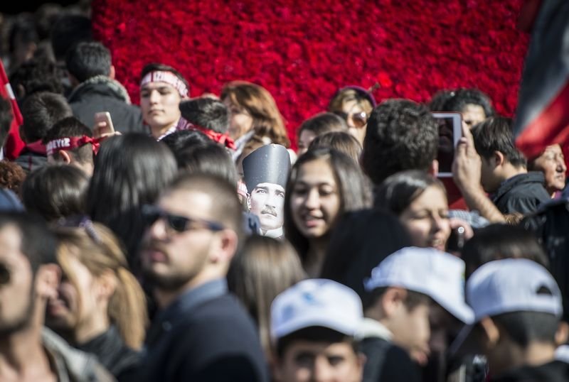 On binler Anıtkabir'e akın etti