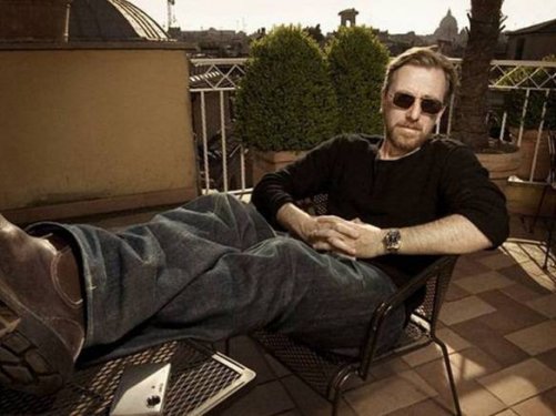 Maskelerin ardındaki gerçek yüzler