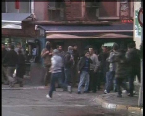 BDP'liler Taksim'i savaş alanına çevirdi