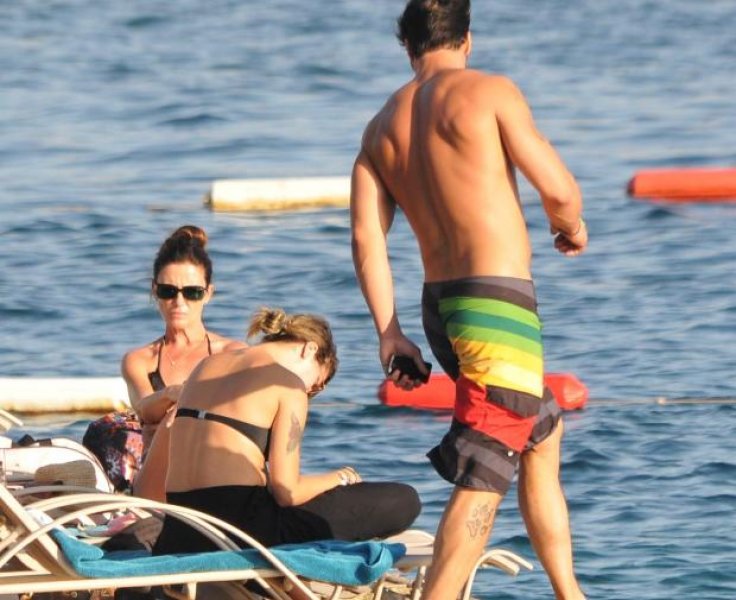 Ünlü çiftin romantik anları objektiflere takıldı 