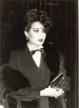 Bülent Ersoy ve Zeki Müren dudak dudağa