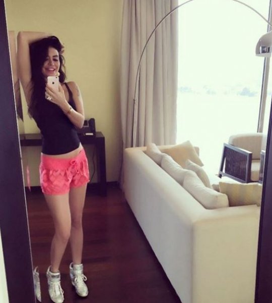 Ebru Polat kapak kızı oldu 