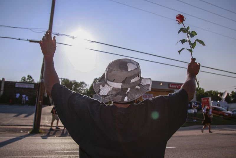 Amerika'da gözaltına alınan muhabirin fotoğrafladığı anlar