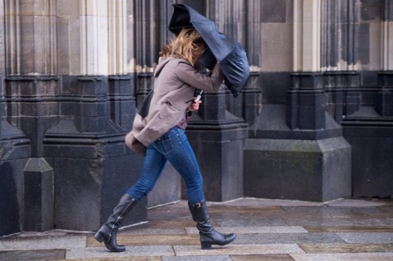 Niklas fırtınası Almanya'yı felç etti