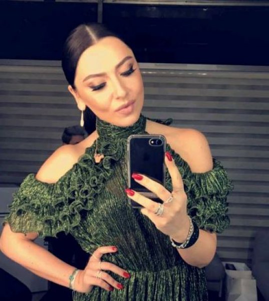 Hadise yaz sezonunu açtı 