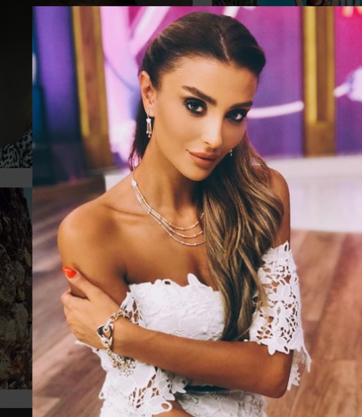 Özge Ulusoy hayranlarını büyüledi 