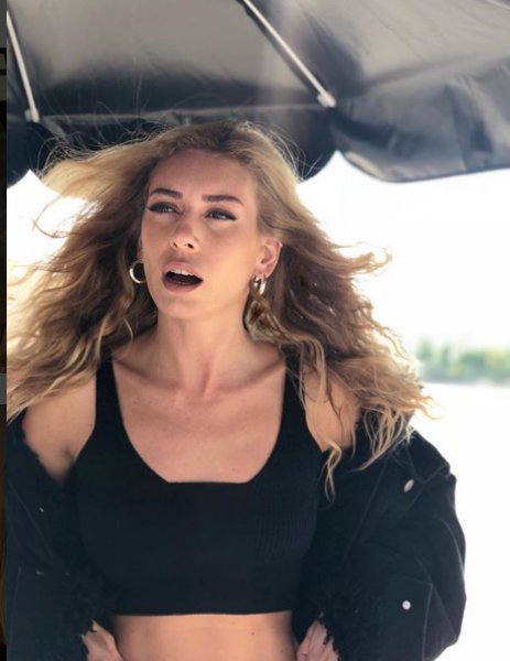 Kenan İmirzalıoğlu'dan eşi Sinem'e sürpriz parti