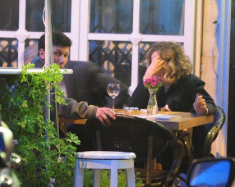 Orhan Pamuk sevgilisiyle yakalandı