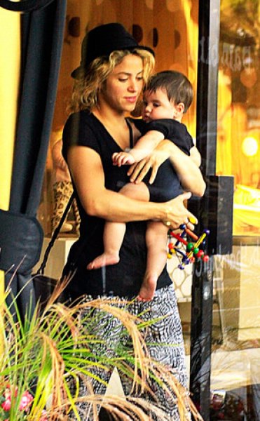 Shakira oğlu Milan'a İspanyolca öğretiyor