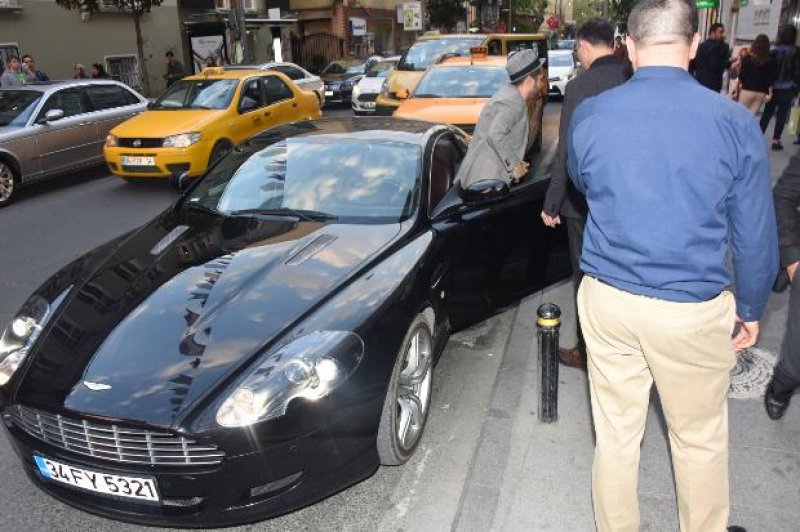 Kenan Doğulu'dan otomobil şov