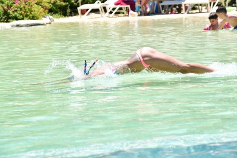 Çağla Şikel tatilde