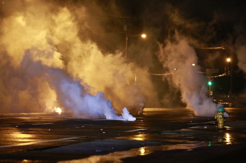 Amerika'da gözaltına alınan muhabirin fotoğrafladığı anlar