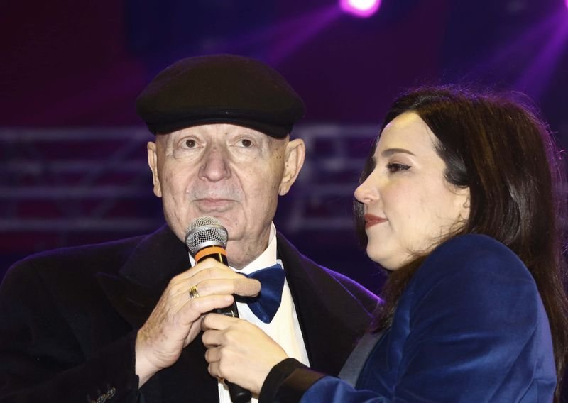 Kayahan ve Nilüfer yıllar sonra aynı sahnede