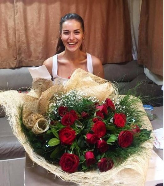 Özcan Deniz Fahriye'nin fotoğrafını beğendi