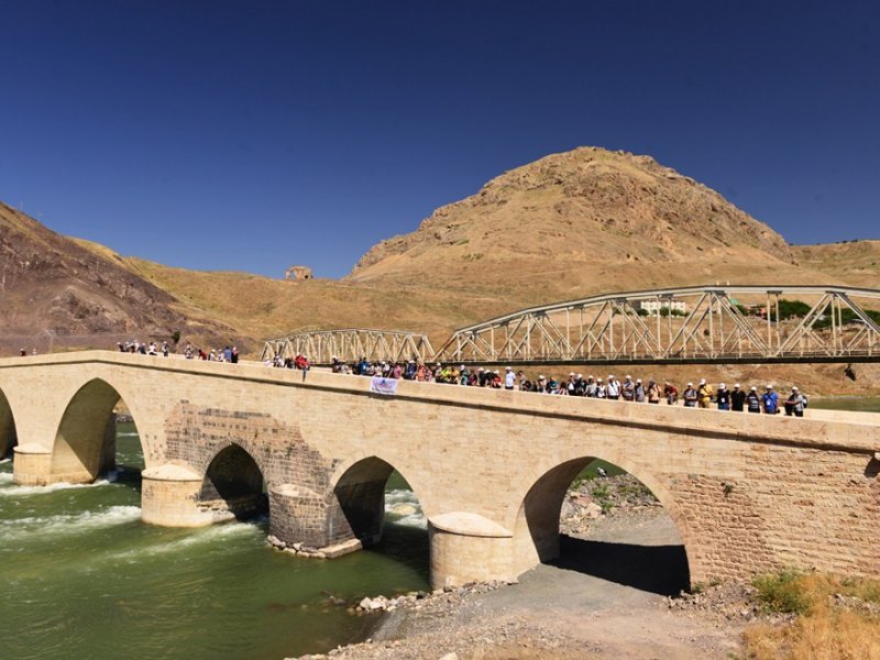 Tarihe tanıklık eden köprüler