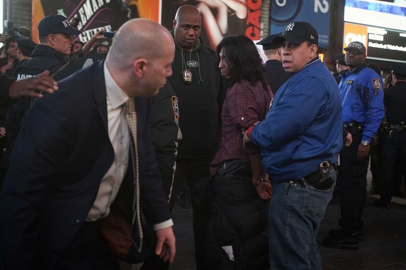 ABD'de siyahi genci öldüren polis yargılanmayacak