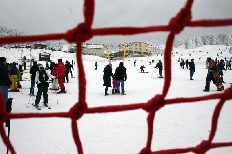 Uludağ'da pistler acemi kayakçılarla doldu