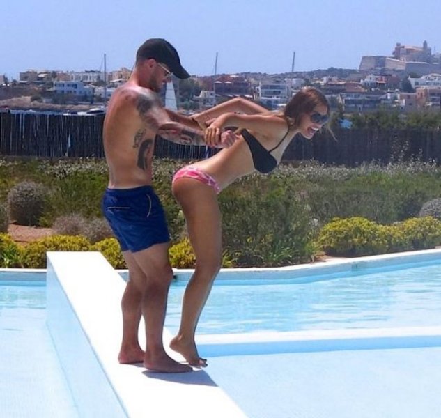 Sneijder oğlunun adını dövme yaptırdı