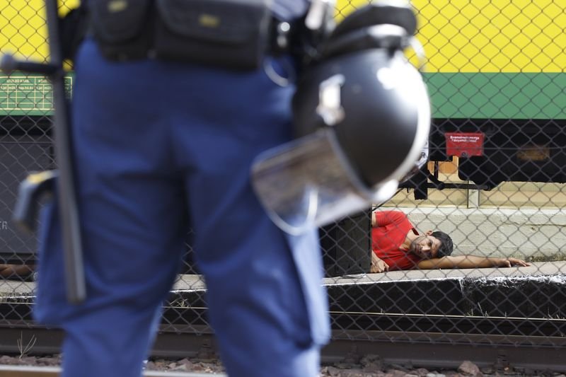 Macaristan'da mülteciler trenlere akın etti