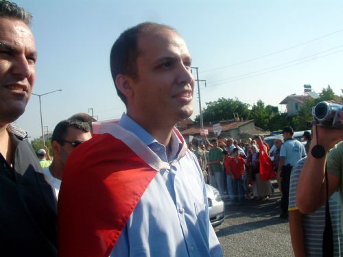 Bilal Erdoğan teskere aldı