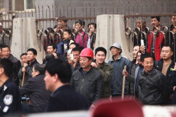 Çin'de bir köpeği vahşi şekilde öldürdüler