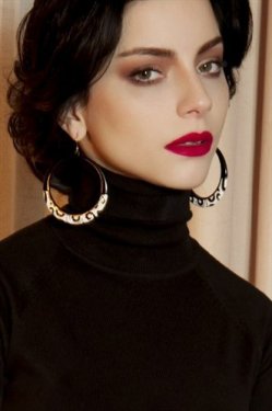 Sevilen dizilerin yıldızları arasında en beğenilen 25 kadın oyuncu