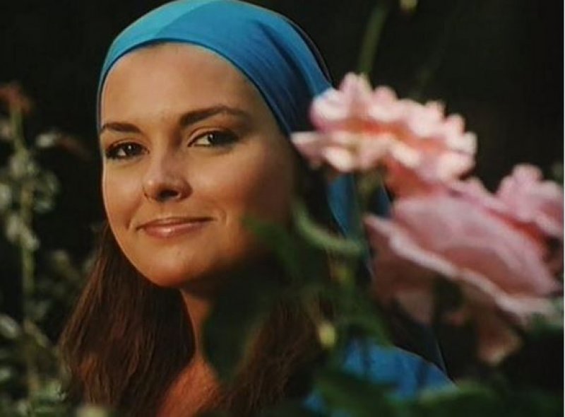 Aydan Şener bikinili fotoğrafını paylaştı