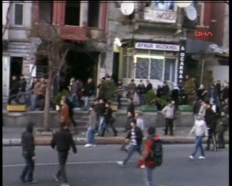 BDP'liler Taksim'i savaş alanına çevirdi