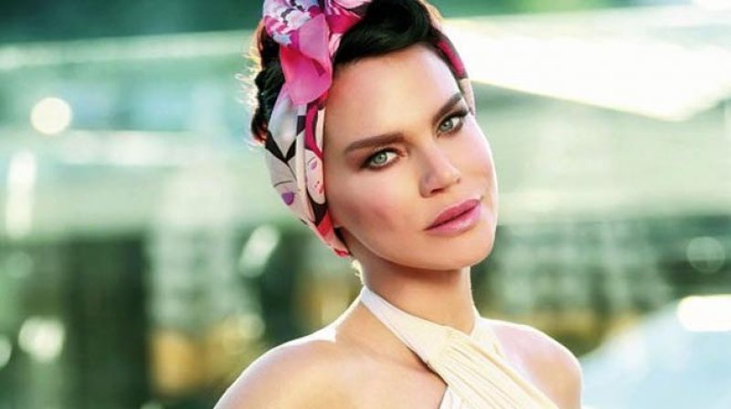 Ebru Şallı yeni yaşını kutladı