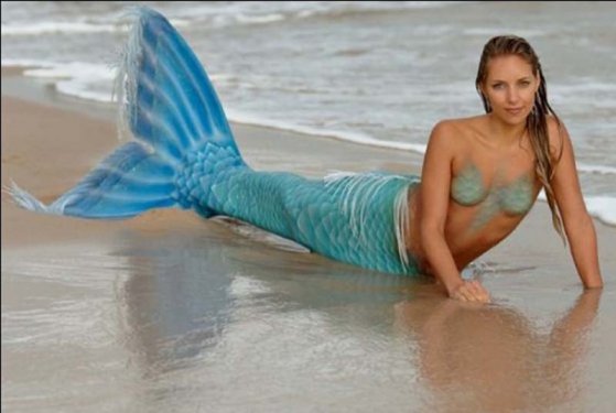 Hannah kendini deniz kızı sanıyor